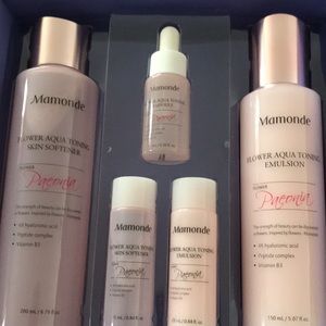 Mamonde Flower Aqua Toning Gift Set.